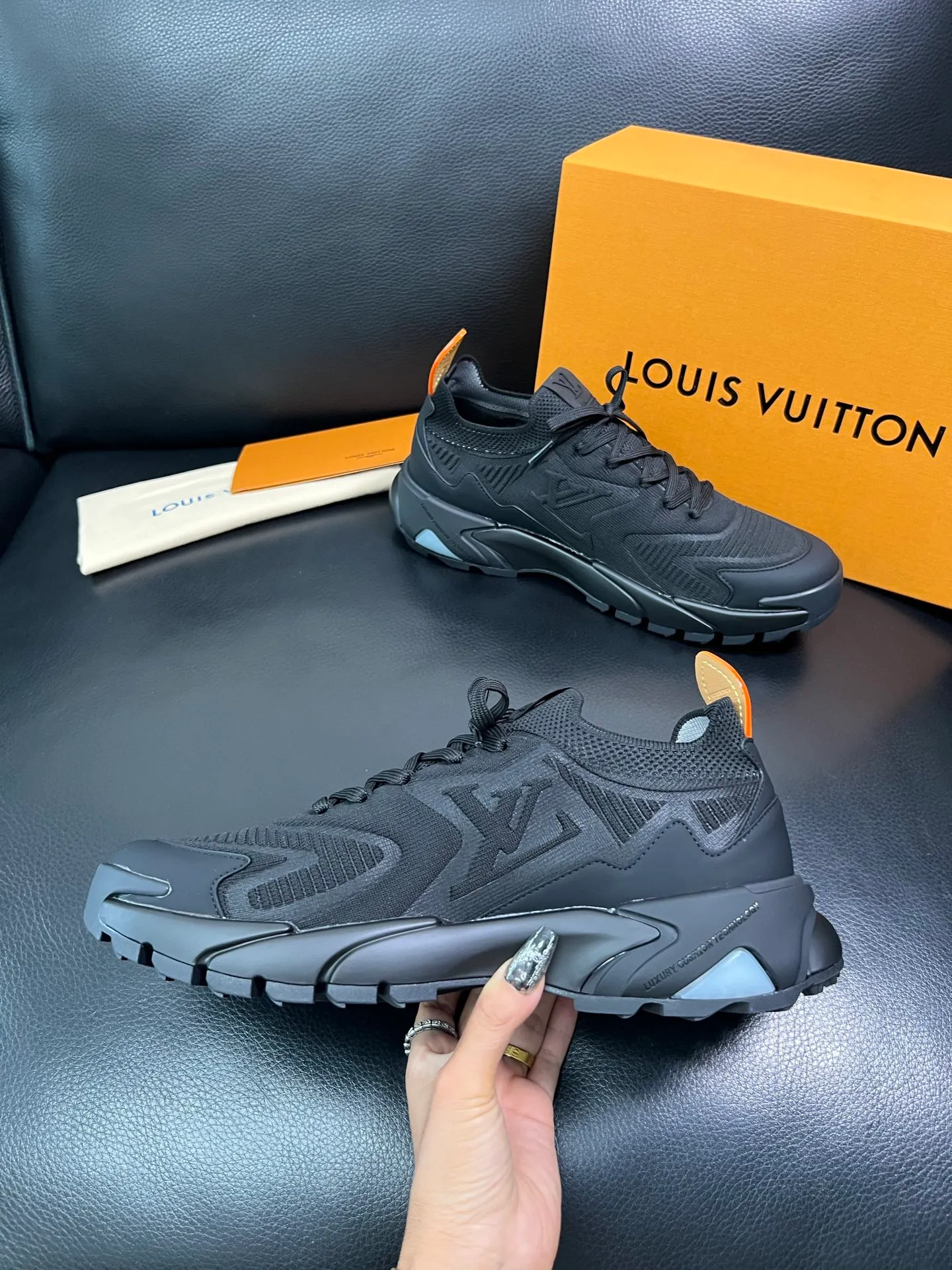Men's shoes 💰660 Lv top purchasing Louis Vuitton Leather Shoes Counter Synchronization, imported fly woven fabrics from Italy, imported water-dyed cowhide lining, soles: original soles specially provided by the original factory, original factory follow-up orders, high quality, welcome to compare, code number 39-44 (custom-made 45) 85887
